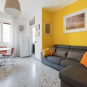 With Balcony - 50 M Far From M1 Pasteur Appartamento