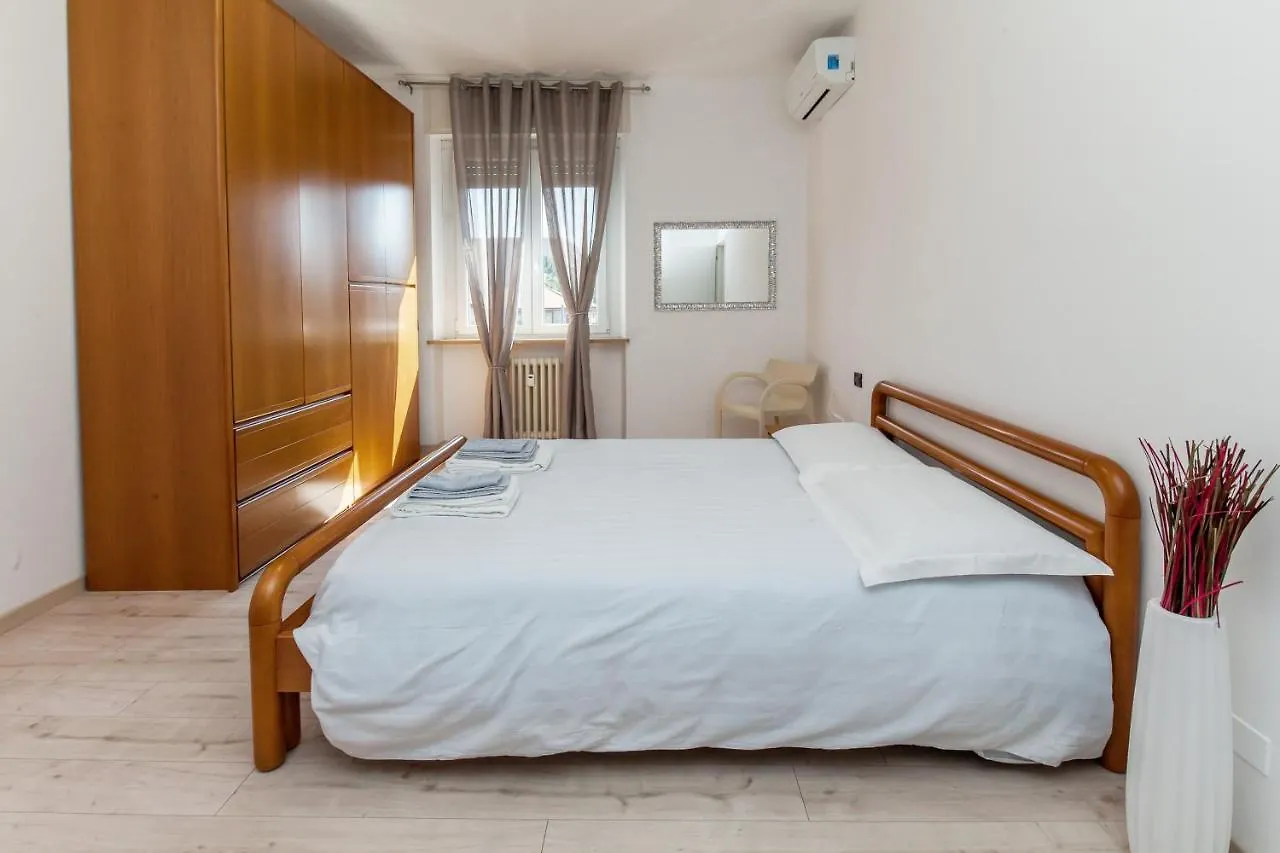 Contacts de Bicocca Modern Flat